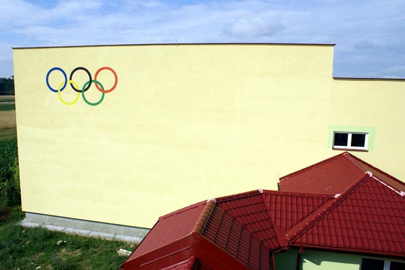 dsc08479.jpg - Łącznik między halą sportową a szkołą w Dylewie - 9 lipca 2008 r.