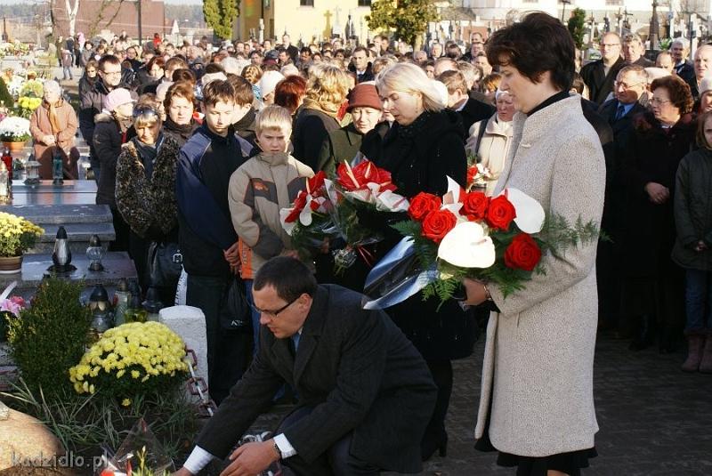 dsc05116.jpg - Składanie kwiatów przed Grobem Nieznanego Żołnierza