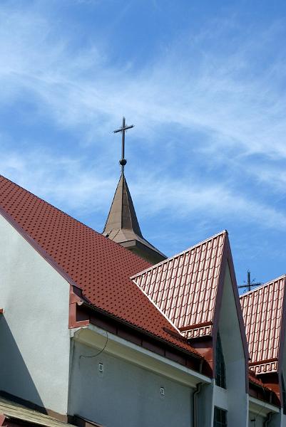 dsc08125.jpg - Nowa blachodachówka na dachu Kościoła w Wachu - 30.06.2008 r.