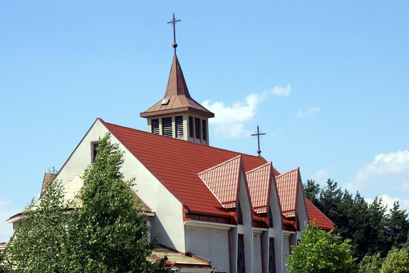dsc08128.jpg - Nowa blachodachówka na dachu Kościoła w Wachu - 30.06.2008 r.
