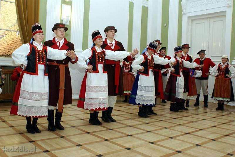 dsc05592.jpg - Zespół Folklorystyczny "Kurpianka-Cepelia" z Kadzidła