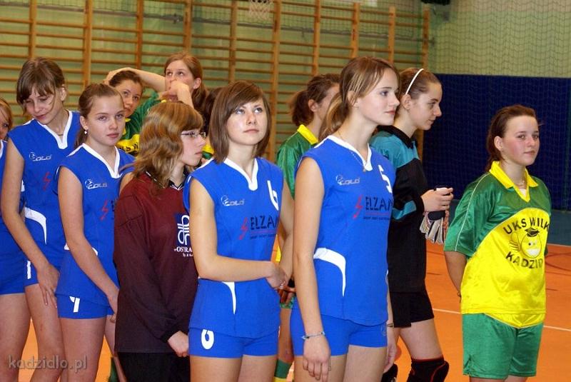 dsc06755.jpg - Mikołajkowy turniej dziewcząt w piłce nożnej - 7 grudnia 2008 r.