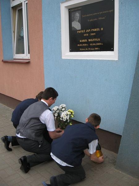 6.jpg - Rocznica śmierci Patrona szkoły w Dylewie - 2 kwietnia 2008 r.