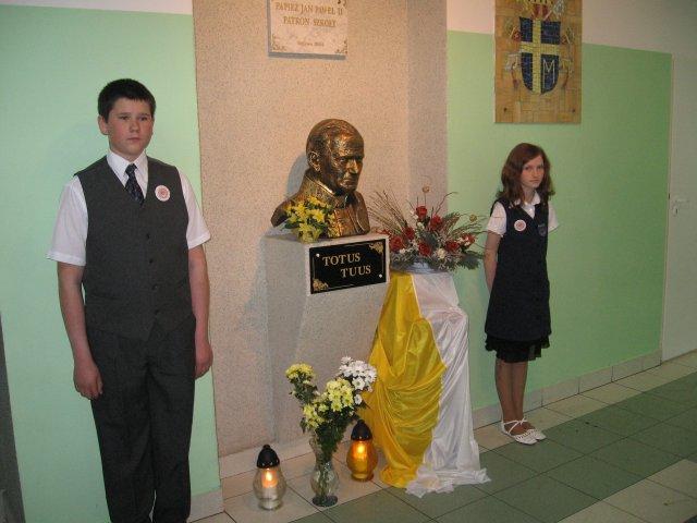 9.jpg - Rocznica śmierci Patrona szkoły w Dylewie - 2 kwietnia 2008 r.