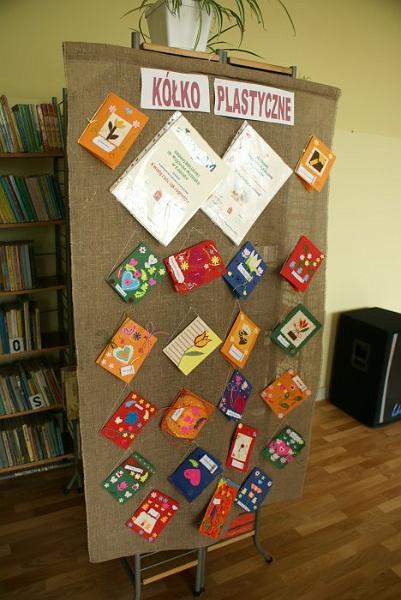 dsc03050.jpg - Karty wykonane przez dzieci z kółka plastycznego przy bibliotece w Kadzidle