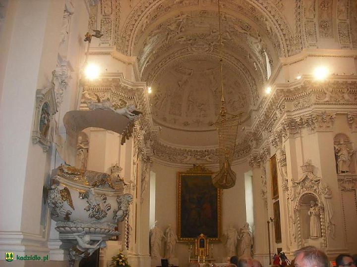 image00013.jpg - Wnętrze kościoła pw. św. św. Piotra i Pawła