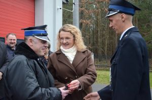 Przekazanie samochodu ratowniczo-gaśniczego dla OSP Wach