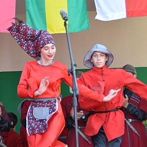 Festiwal Folkloru Weselnego<br>(Wesele Kurpiowskie<br>14 czerwca 2025 r.<br>Scena i plac przy CKK w Kadzidle)