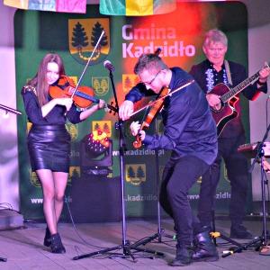 Kapela Folkowa "Karczmarze"<br /><br />(Wesele Kurpiowskie<br />14 czerwca 2025 r.<br />Scena i plac<br />przy CKK w Kadzidle